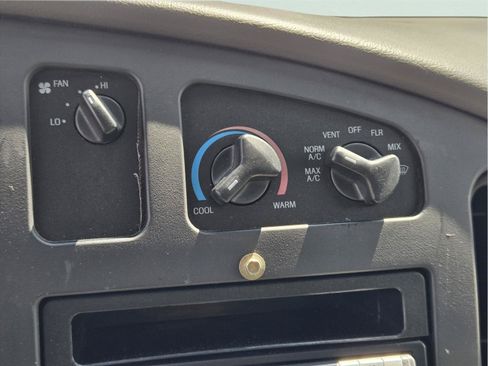 Used 2003 Ford E-350 and Econoline 350 Super Duty RWD image 17