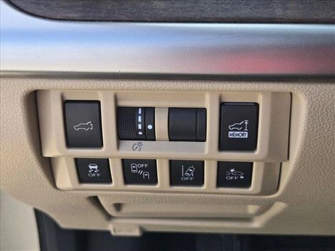 Used 2018 Subaru Outback 2.5i Limited AWD/4WD image 17