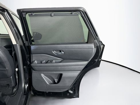 Used 2024 Nissan Pathfinder SL image 32