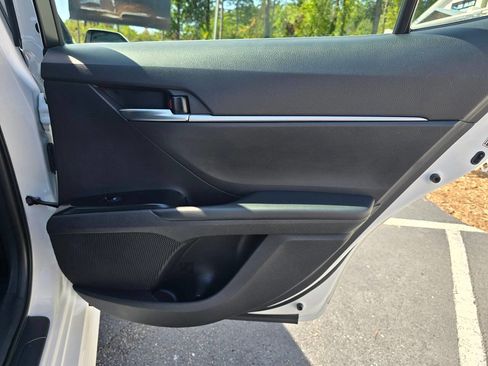 Used 2018 Toyota Camry SE image 16