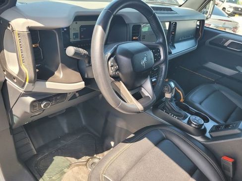 Used 2023 Ford Bronco Badlands image 12