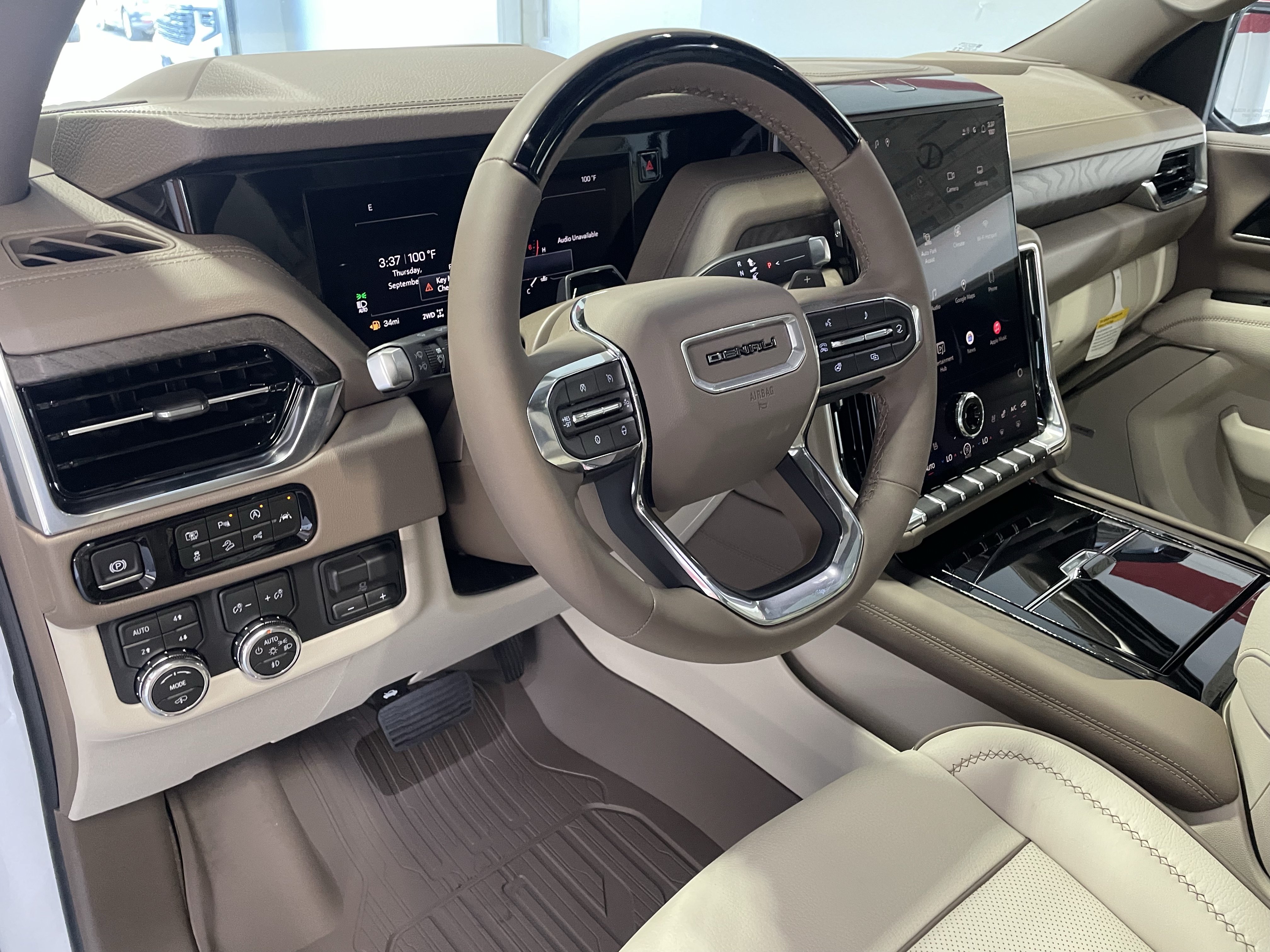 New 2026 GMC Yukon Denali w/ Denali Reserve Package AWD/4WD image 18