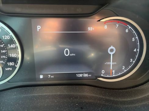 Used 2022 Genesis G70 3.3T RWD image 4