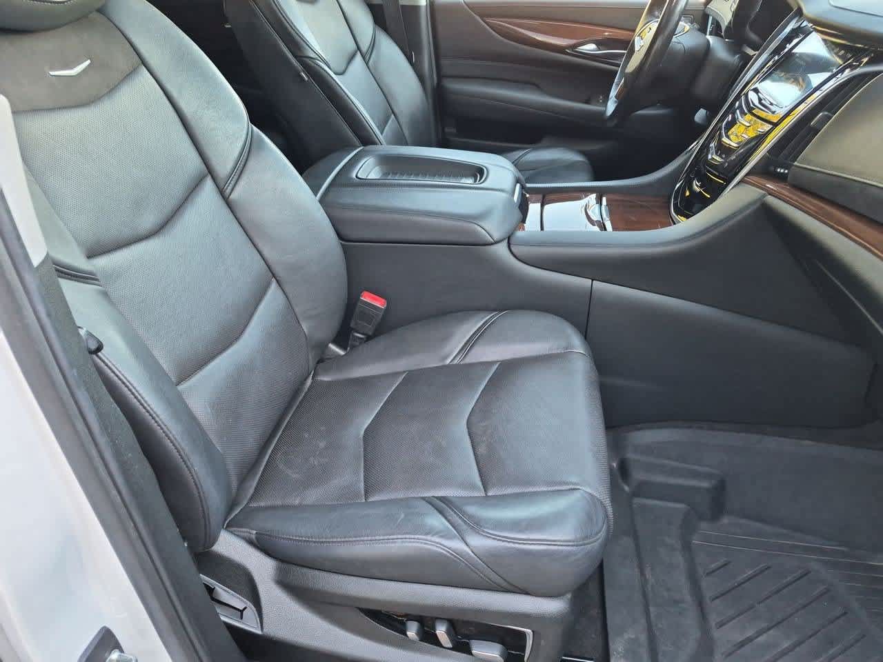 Used 2020 Cadillac Escalade Luxury AWD/4WD image 24