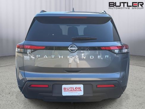 Used 2025 Nissan Pathfinder SV FWD image 5