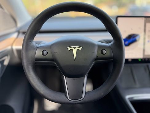 Used 2022 Tesla Model Y Performance image 42