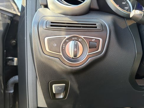 Used 2022 Mercedes-Benz GLC 300 4MATIC image 16