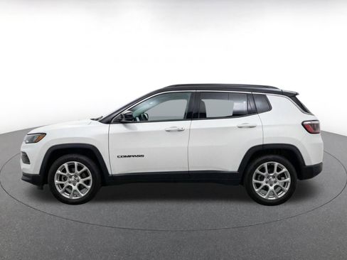 Used 2025 Jeep Compass Limited AWD/4WD image 4