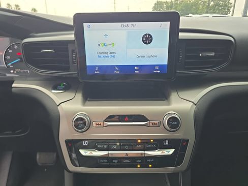 Used 2021 Ford Explorer XLT RWD image 17