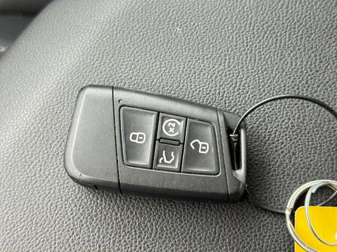 Used 2024 Volkswagen Jetta SE FWD image 39