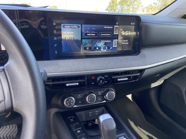 Used 2025 Nissan Kicks SV FWD image 37