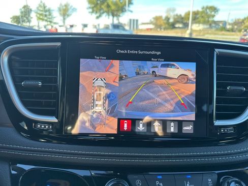 New 2026 Chrysler Pacifica Select image 69