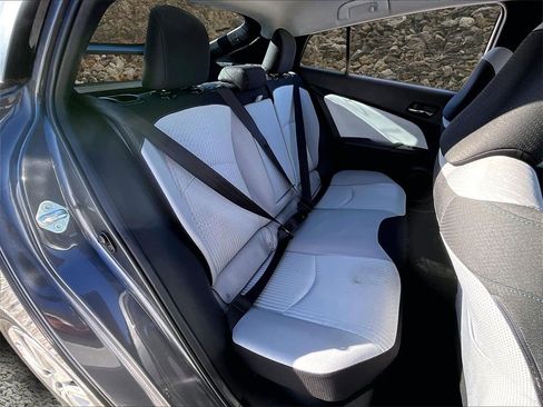 Used 2016 Toyota Prius Three image 22