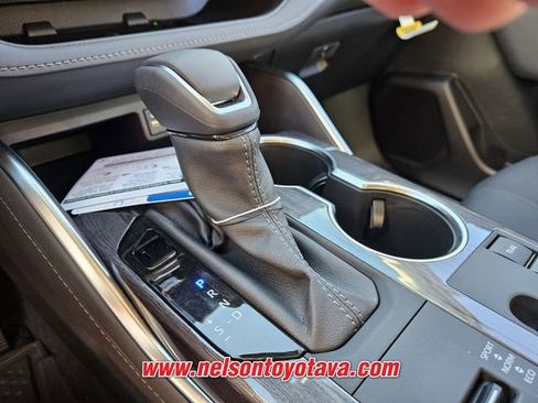 New 2026 Toyota Highlander Platinum image 10