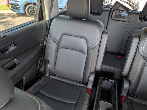 Used 2023 Nissan Pathfinder SL w/ SL Premium Package AWD/4WD image 12