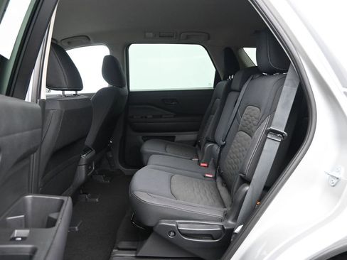 Used 2025 Nissan Pathfinder SV FWD image 25
