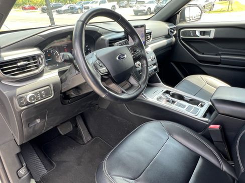 Used 2020 Ford Explorer XLT w/ Equipment Group 202A RWD image 17