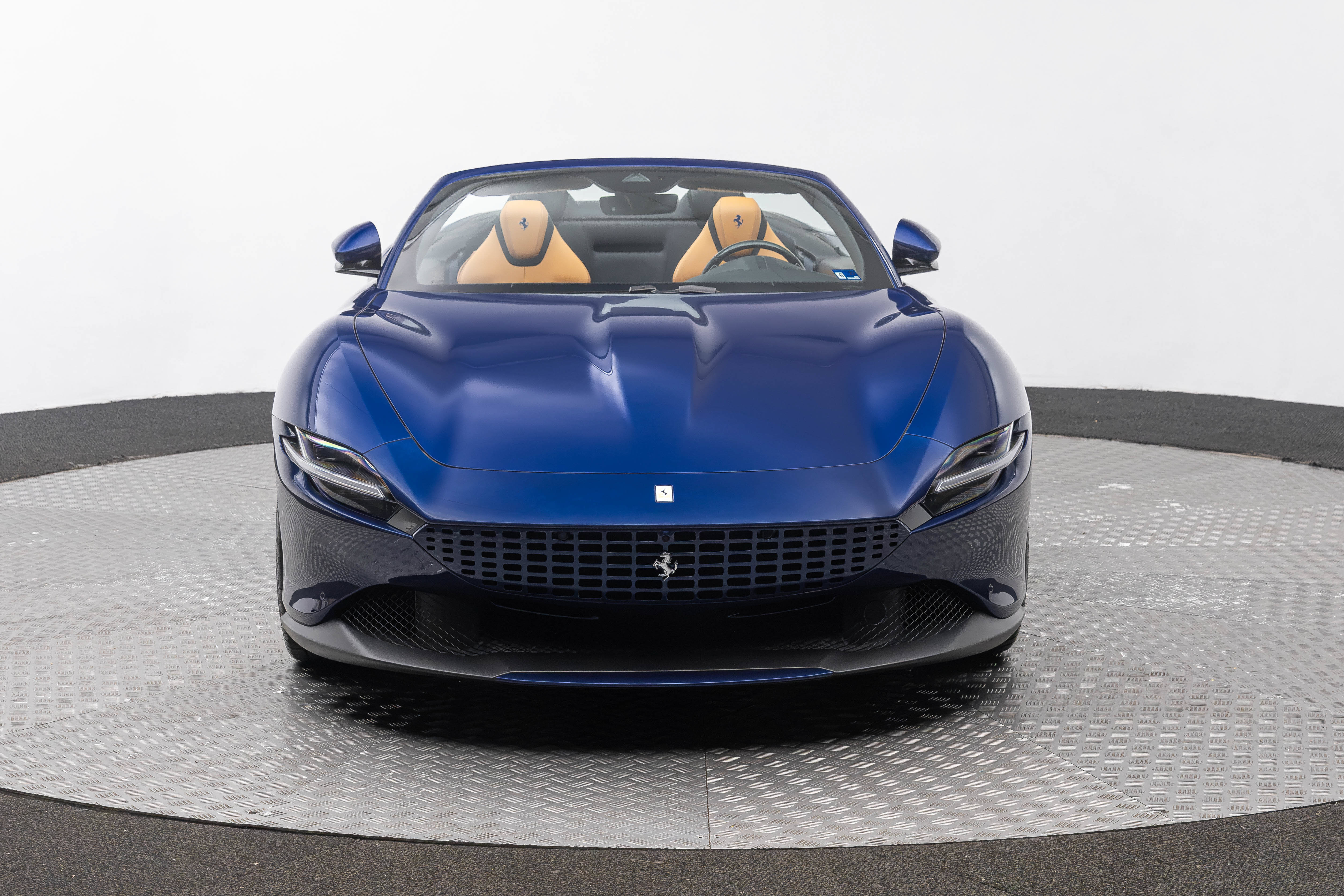 Used 2025 Ferrari Roma Spider RWD image 9