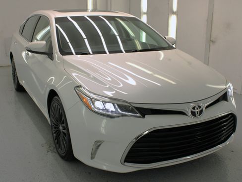 Used 2016 Toyota Avalon Touring image 12