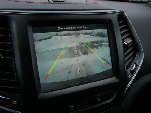 Certified 2022 Jeep Cherokee Trailhawk w/ Comfort/Convenience Group image 32