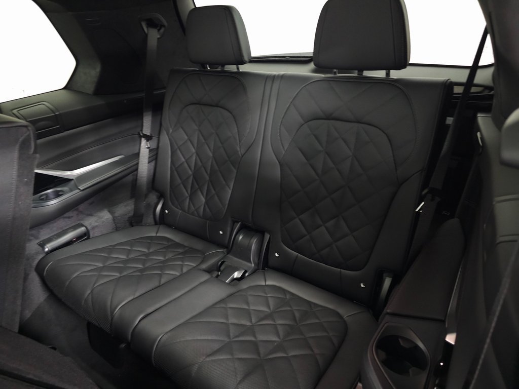 Used 2026 BMW X7 xDrive40i w/ M Sport Package AWD/4WD image 32
