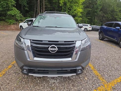 Used 2022 Nissan Pathfinder SL w/ Lighting Package (N92) AWD/4WD image 2