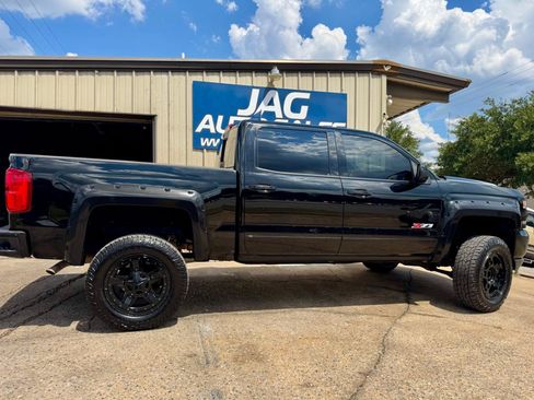 Used 2017 Chevrolet Silverado 1500 LTZ Z71 w/ LTZ Plus Package AWD/4WD image 7