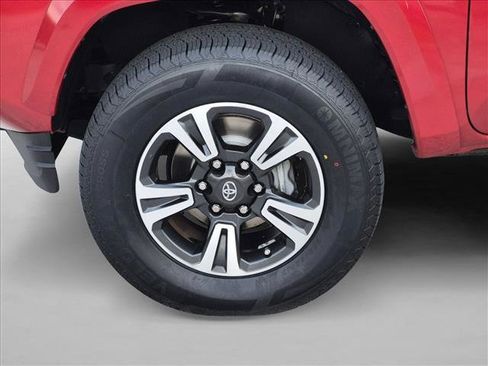 Used 2016 Toyota Tacoma TRD Sport w/ Premium & Technology Package RWD image 22