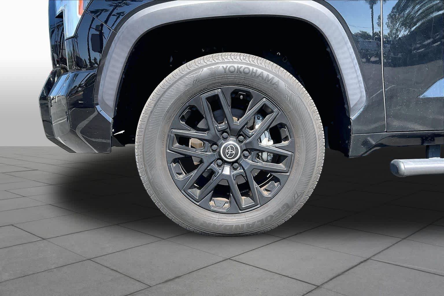 Used 2024 Toyota Tundra Limited AWD/4WD image 10
