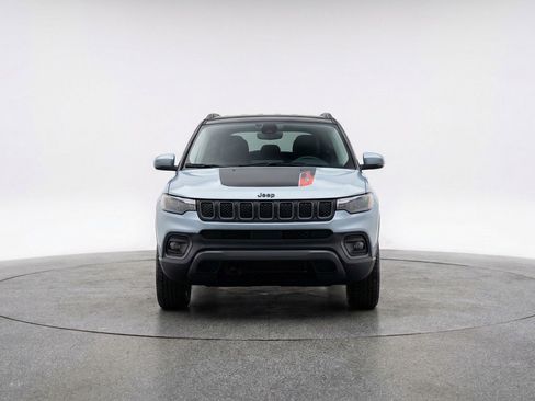 Used 2025 Jeep Compass Trailhawk w/ Trailer Tow Group AWD/4WD image 2