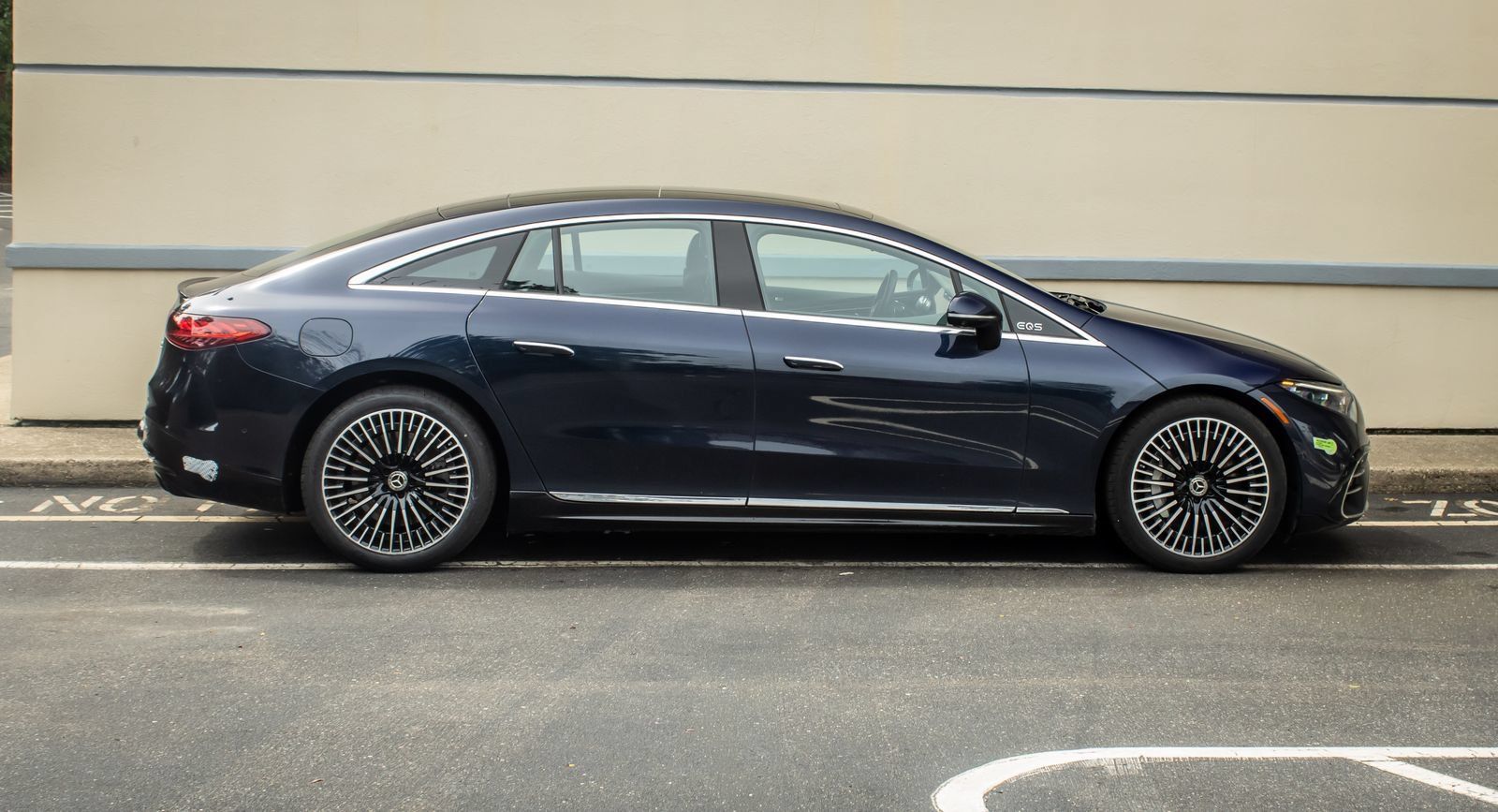 Used 2023 Mercedes-Benz EQS 580 4MATIC Sedan image 9