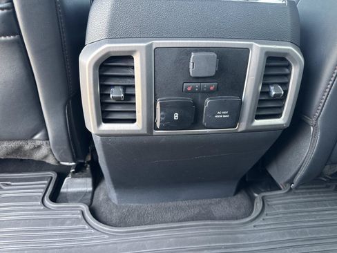 Used 2022 Ford F250 Platinum w/ FX4 Off-Road Package AWD/4WD image 34