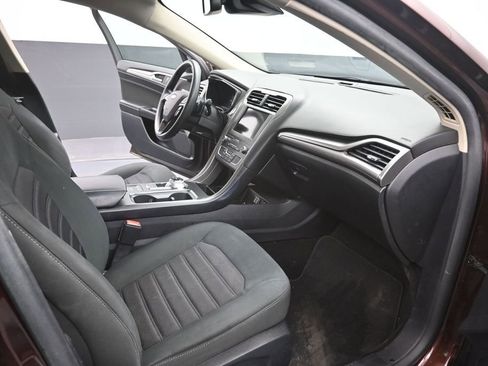 Used 2019 Ford Fusion SE FWD image 16