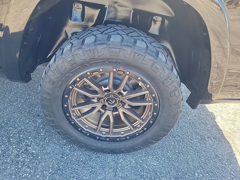 Used 2021 RAM 1500 Limited w/ Off Road Group image 9