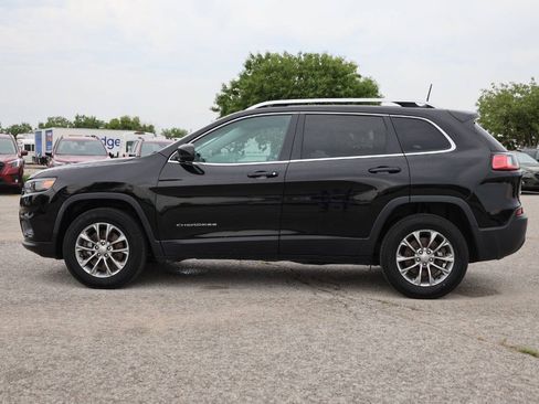 Used 2019 Jeep Cherokee Latitude Plus w/ Cold Weather Group AWD/4WD image 8