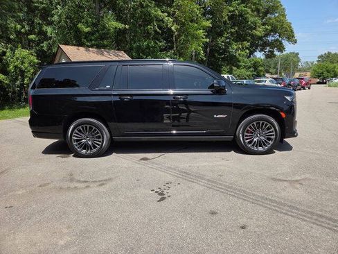 Used 2023 Cadillac Escalade ESV V AWD/4WD image 7
