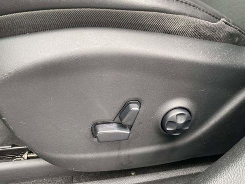 Used 2019 Jeep Cherokee Latitude Plus image 16