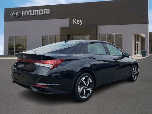 Certified 2023 Hyundai Elantra SEL w/ Convenience Package FWD image 3