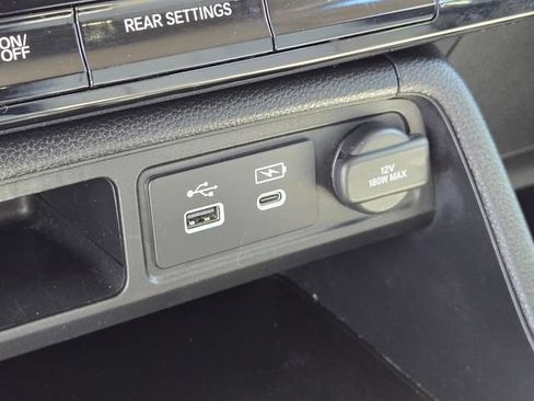 Used 2023 Honda Pilot LX image 19