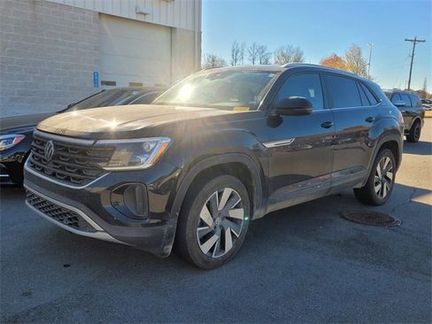 Used 2024 Volkswagen Atlas Cross Sport SE image 3