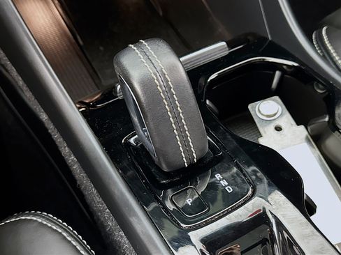 Used 2021 Volvo XC40 T5 R-Design w/ Protection Package Premier image 20