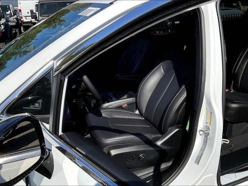 New 2026 Chrysler Pacifica Select image 10