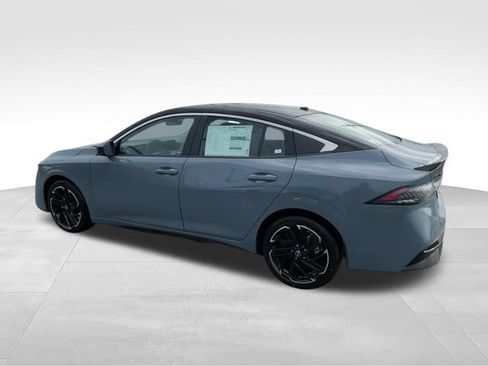 New 2026 Nissan Sentra SR w/ Floor Mat Package FWD image 6