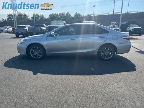Used 2015 Toyota Camry SE FWD image 8