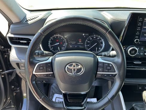 Used 2020 Toyota Highlander XLE AWD/4WD image 21