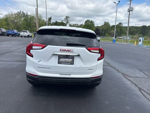 Used 2024 GMC Terrain SLE AWD/4WD image 9