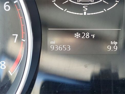 Used 2015 Volkswagen Golf S image 25