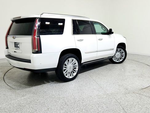Used 2019 Cadillac Escalade Platinum image 3