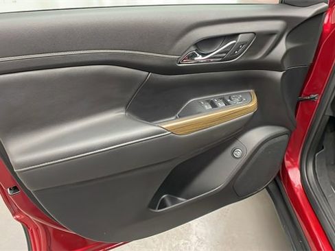 Certified 2023 GMC Acadia SLE w/ Driver Convenience Package image 8