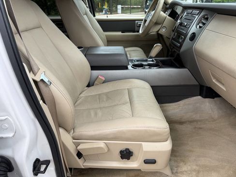 Used 2013 Ford Expedition XLT RWD image 19